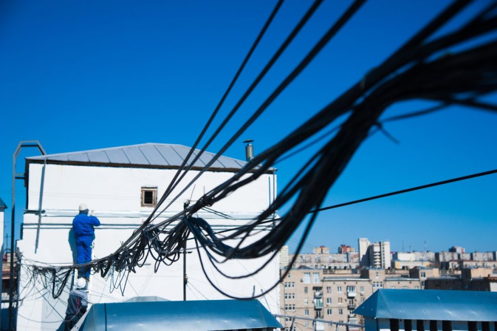 Installation du fibre optique en cours pour une maison