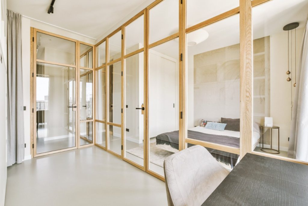 Une verrière en bois installée