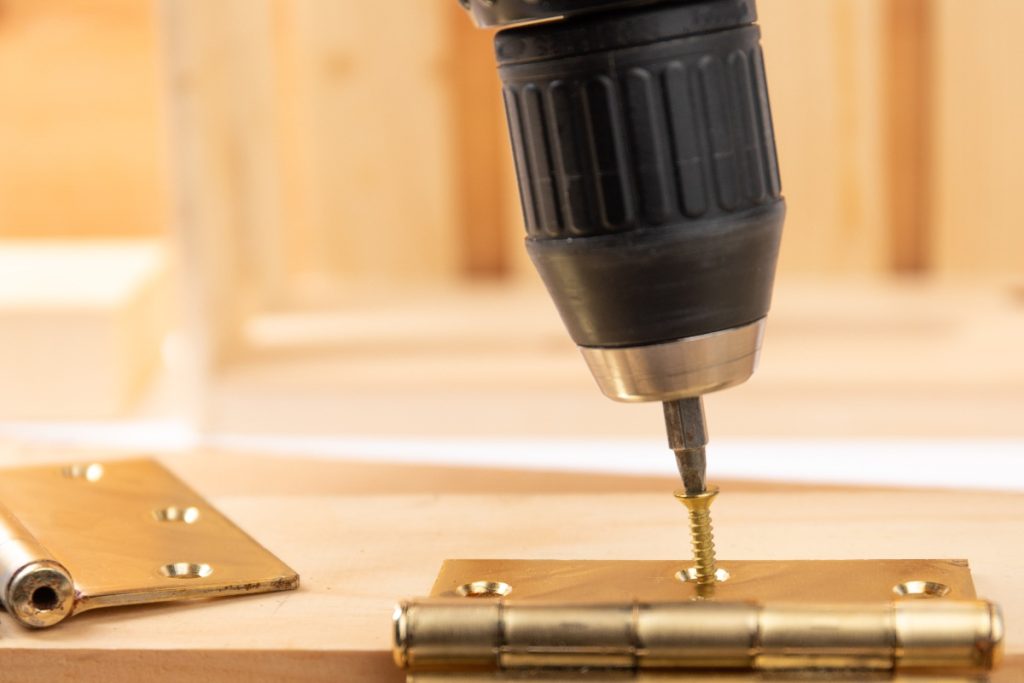 Reparation d'un gond porte