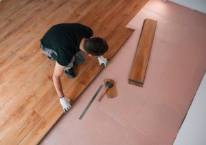 Peut-on installer du parquet flottant directement sur un ancien revêtement lino ?