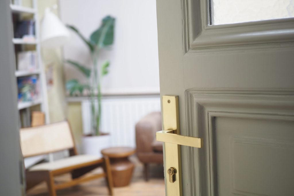 Rénovation de maison : comment choisir ses fenêtres et portes ? Rénovation d'une maison avec changement des fenêtres et des portes