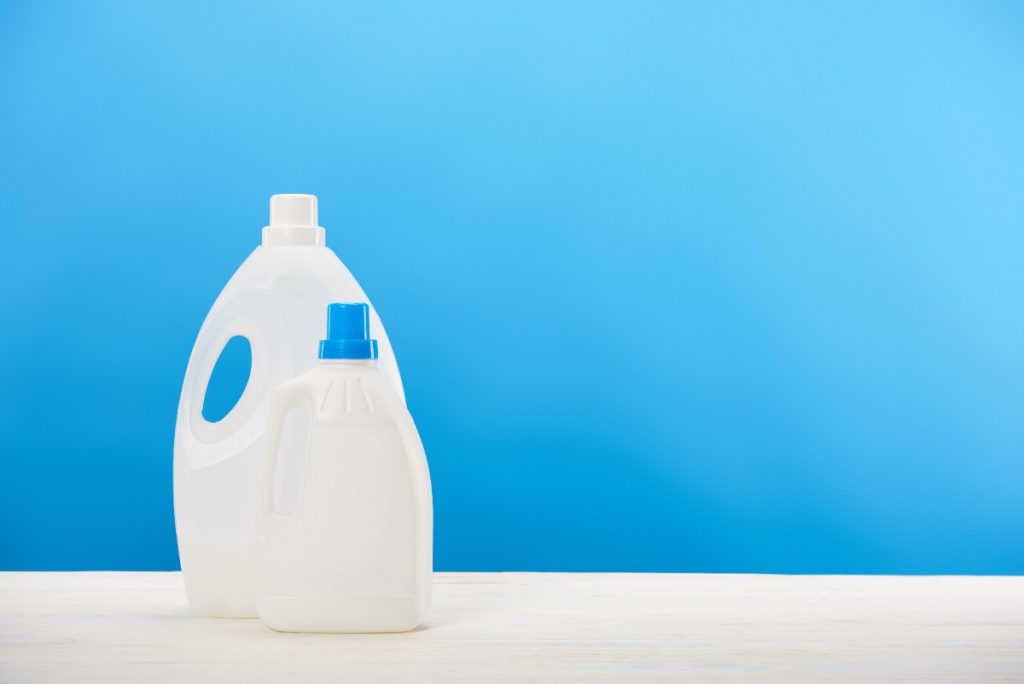 La lessive Saint-Marc est-elle efficace pour nettoyer des poutres en bois ? Une bouteille de lessive