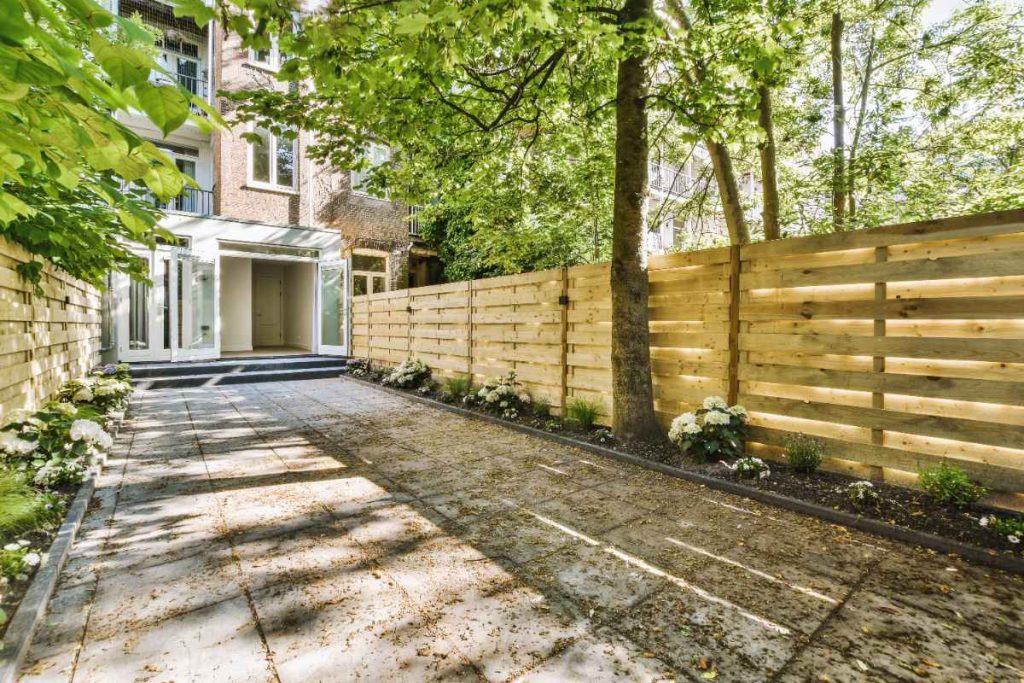 Une propriété limitée avec de clôture