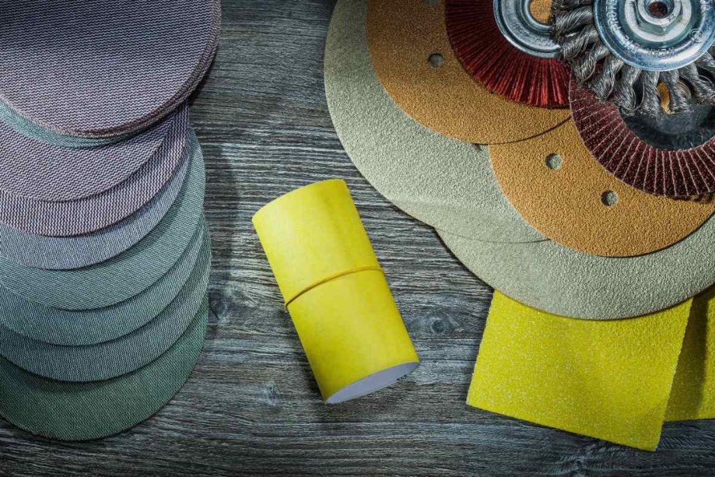 Quelle granulométrie de papier abrasif choisir pour poncer les bandes de plâtre ? Variété des papiers abrasifs sur table