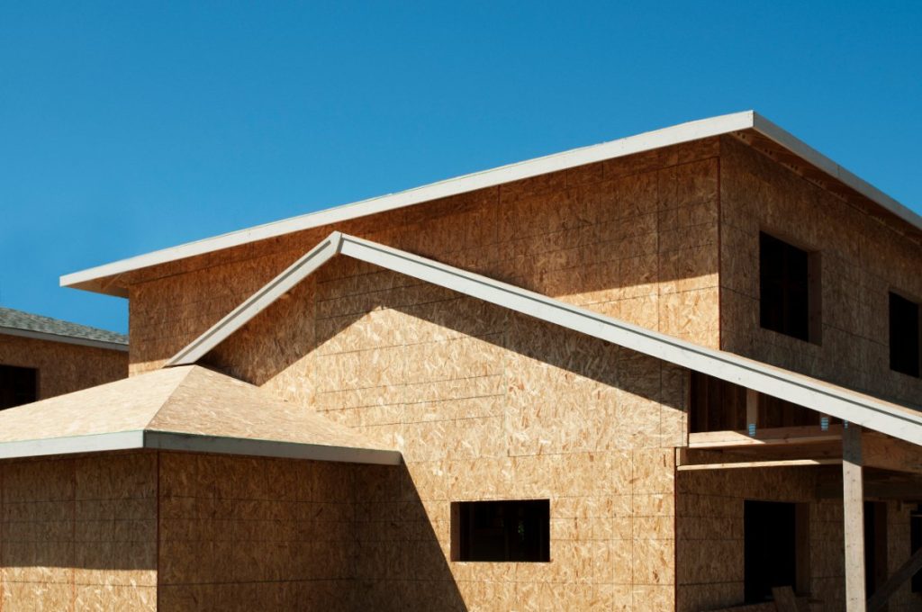 Une maison construite en panneau OSB